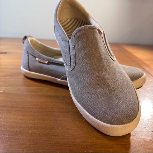 Taos Footwear Shoes - Taos Gray Slip-On Dandy Sneakers - Size 8.5